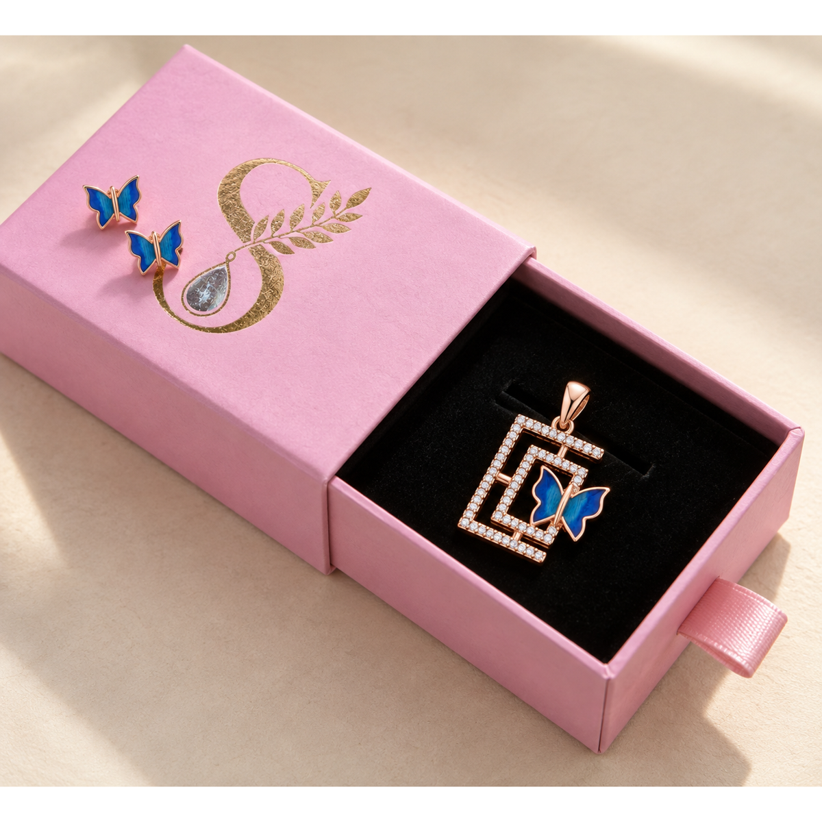 Magenta Silvanya drawer box half open with the pendant inside and studs on the lid.